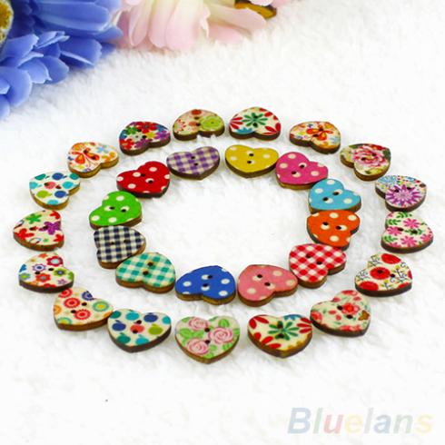 100 Multicolor Heart Shaped 2 Holes Wood Sewing Buttons Scrapbooking Knopf Bouton 1Q2A 483I