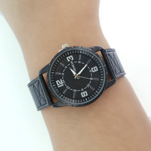 NEW Fashion Men Wristwatches Quartz Men Sports Watches Casual leather Men business Dignty Watch Luxury Brand