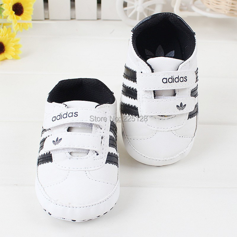 niñas con tenis adidas