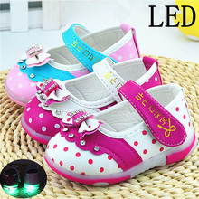 Spring 2016 new children’s season-emitting LED lights leather flowers diamond fashion princess flower girl kids school shoes