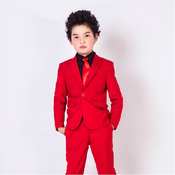 Ropa niños ceremonia Faldones, trajes de ceremonia, colecciones según la temporada en Quémono! la diseñadora eres tú, puedes elegir el tejido, el acabado, los colores un traje único a buen precio. En su tienda online podéis encontrar gran variedad, desde los más clásicos hasta los más modernos, pasando por miles de combinaciones que se os puedan ocurrir.