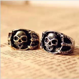 Wholesale Europe And America Original Single Retro Punk Personality Antique Copper Skull Claw Rings Free Shipping