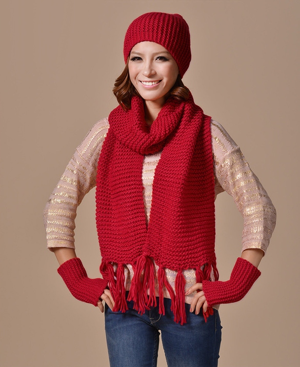Narrow Choices Accessorize with flair in hats, gloves and fashion scarves for women Add the perfect finishing touch to any look with fashion hats, gloves and fashion scarves for women. Our hats, leather gloves, scarves, and hat and scarf sets all stay on-trend with chic style, varying colors and unique materials and patterns.