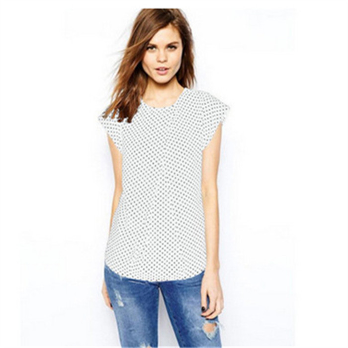 Narrow Search Results A polka dot dress is such a standout on its own, so it’s important to keep your accessories simple. Stud earrings are a good place to start. If your dress has an interesting neckline then highlight it using a pendant necklace.
