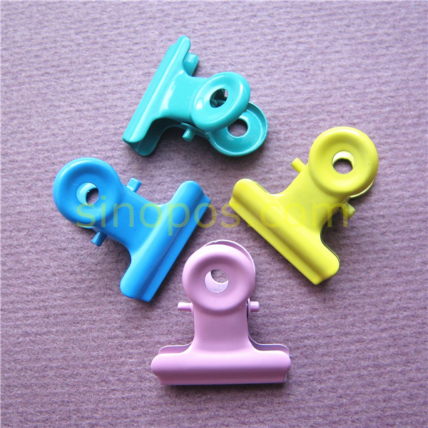 colored paper clips Size: #1 six colors of vinyl-coated clips come supplied in a compartmented box colors are pink, blue, yellow, white, red, and green box of 1000. colored paper clips Size: #1 six colors of vinyl-coated clips come supplied in a compartmented box colors are pink, blue, yellow, white, red, and green box of 1000.