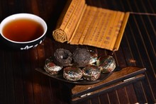Hot Sale Black Tea Flavor Pu er Puerh Tea Chinese Mini Yunnan Puer Tea Gift Tin