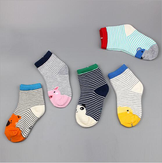 What size socks are appropriate for a 10-year-old boy?