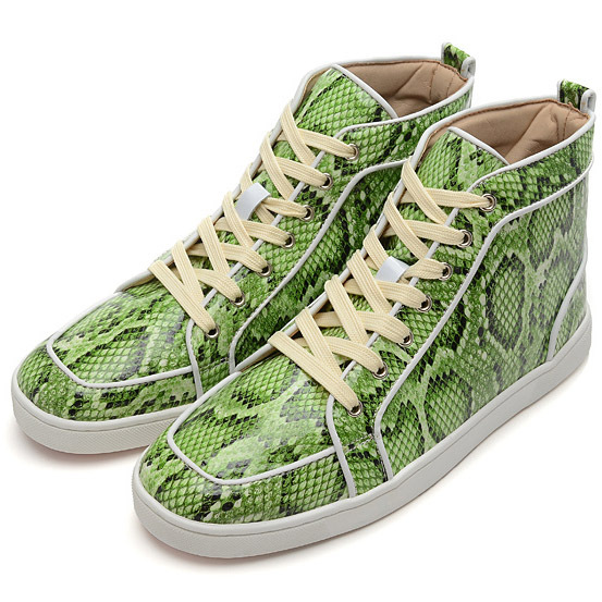 sneakers with flat bottoms