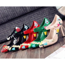 2016 Spring Women Patent Leather Party Pumps Upper Buckle Brand Designer Sexy black Famous Flower High Heels Dress Shoes