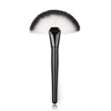 Slim Fan Shape Powder Concealor Blending Finishing Highlighter Highlighting Makeup Brush Cosmetics Make Up Tool