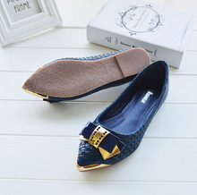 The new flat pointed bow shoes shoes casual shoes on behalf of a gold buckle