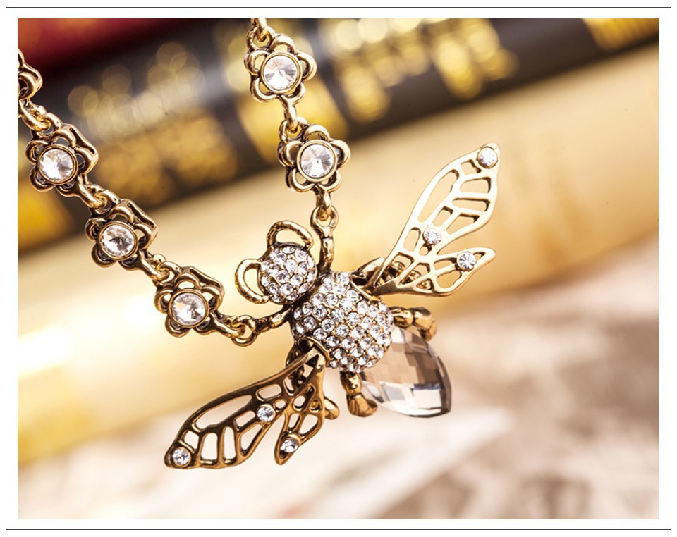 Delicate-insects-necklace_07