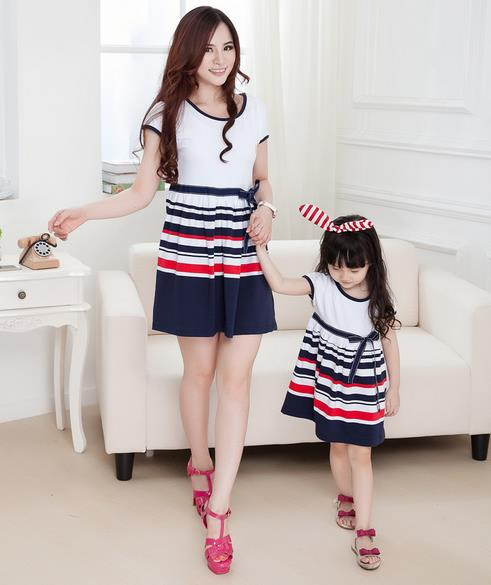 2015New Arrival Striped Summer Dress Bow Patchwork Matching Mother Daughter Clothes Casual Matching Outfits Family Look Vestidos7