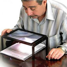 Los ancianos tamaño A4 tipo de escritorio de lectura lupa lupa lupa luminosa con 4 LED lámparas luces para personas mayores