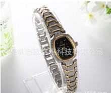 Nuevo modelo de lujo mujeres del reloj del reloj de oro famosa tabla logo Noble reloj elegante caja de acero inoxidable pulsera reloj top