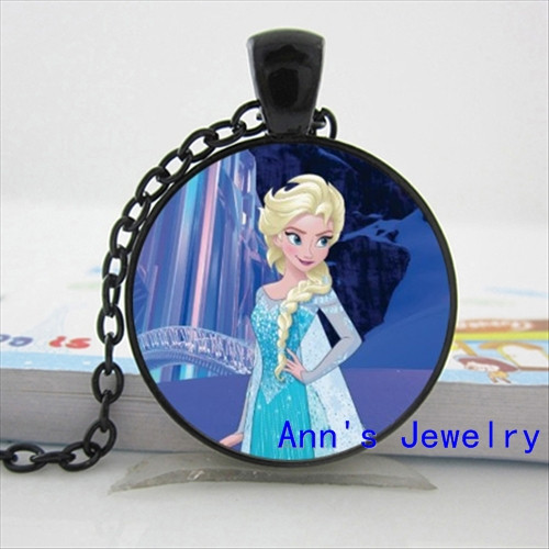 elsa_eternal_winter_round_sticker-re5f0fca96af74ebeb82eb3fe27c138f4_v9waf_8byvr_398