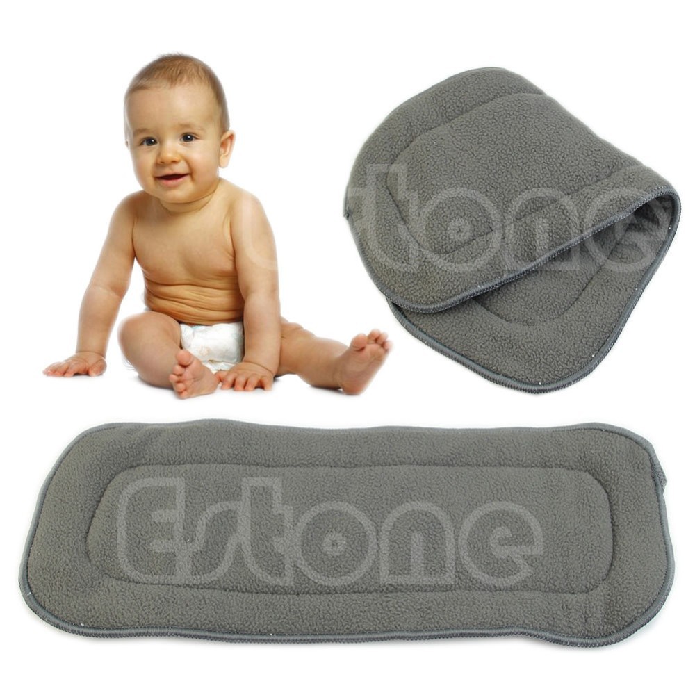 hallid mitmekordselt kasutatavad beebimähkmed ja naeratav beebi