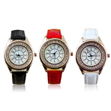 Nuevas mujeres ronda clásico Dial Crystal imitación de cuero de cuarzo reloj de pulsera 024E 2W4B