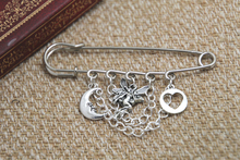 12pcs Shakespeare inspired Midsummer Night’s Dream themed charm with chain kilt pin brooch (50mm)