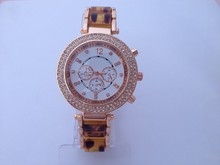 Diamond encrusted bracelet quartz watch shell dial luminous pointer Ceramic alloy strap Ms leisure watches business