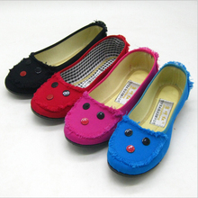 Old Beijing women’s shoes sell like hot cakes flats three grain of buckle cat face cartoon leisure cloth shoes
