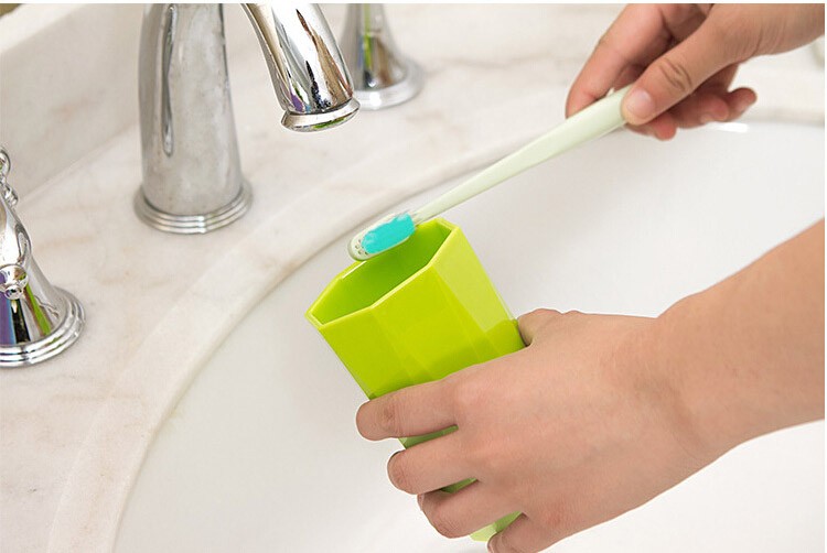 2743889635_922139211