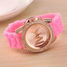 2016 new fashion hot sale women’s men’s classic watch Silicone belt diamond gold plate chain quartz wristwatch