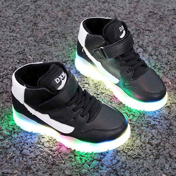 Детские прогулочные кроссовки для мальчиков и девочек со светодиодной подсветкой на осень/зиму детская обувь