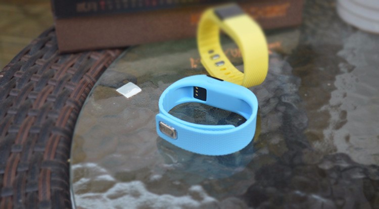 2015-new-tw64-bluetooth-smartband-bracelet-wristband-fitness-activity-tracker-Smart-sport-watch-pulsera-inteligente-xiaomi-ban (9)
