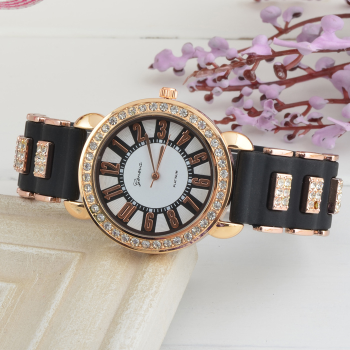 The new 2015 Geneva quartz watch set auger watchcase Tide set auger silicone strap Leisure ladies