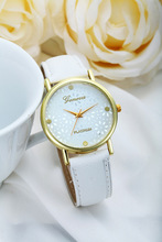 2015 marca de lujo ginebra mujeres vestido relojes del cuarzo del oro rosa de flores patrón analógico Casual relojes de pulsera