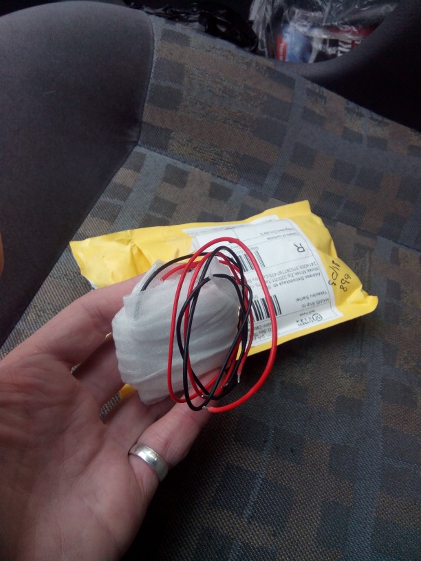 Элементы приехали примерно за месяц, упакованы были так себе, но оба целые. После оплаты продавец еще с неделю не отправлял заказ, почему не знаю. Включил, оба работают, одна сторона холодная, другая греется. Подключал на 7,5 Вольт и 6 при силе 1А, работает.