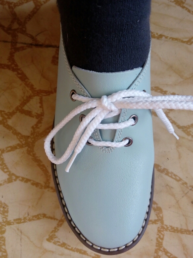 Very nice shoes. Delivery is about 1.5 month. Exellent quality, very soft, natural leather. The same as on the picture. Очень мягкие и удобные, натуральная кожа. Полностью соответствуют описанию продавца. Размерная сетка корректная. Упакованы в пупырку, внутри каждого ботинка воздушный пакет.100% довольна!