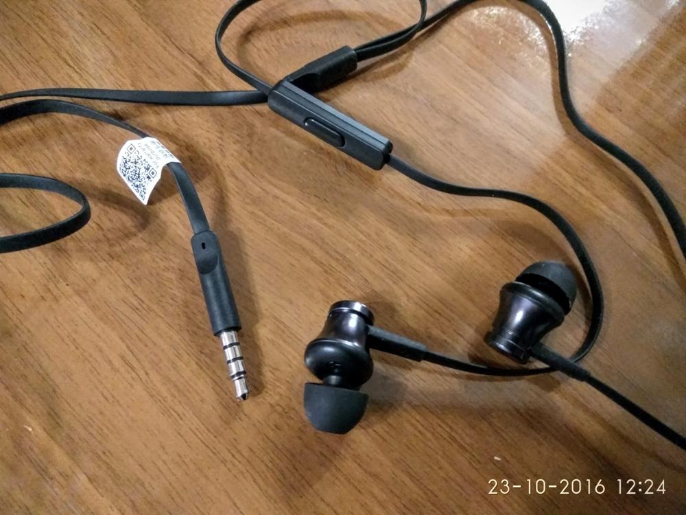 Выглядят качественно. Прорезиненная шнуровка. Качество звука не HiFi, но приемлемо для такой цены. Даже басы есть. Не для всех ушей... Для узких ушных каналов не рекомендую. Товар могу рекомендовать к покупке. Настройки ставлю, как на скрине. Рекомендую к покупке.