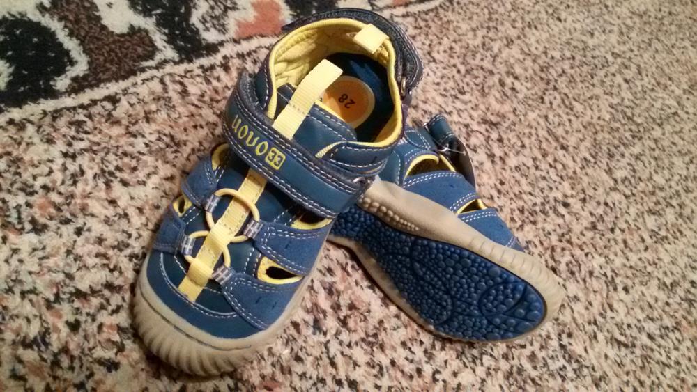 I like this shop, made several orders here. The sandals are good, the size matches. Люблю этот магазин, заказываю не первый раз. Сандалии качественные, мягкие, подошва гибкая. Размер 28 на ногу 27 слегка велик, а значит совпадает с европейским. В сентябре заказывала точно такую же модель, до сих пор выглядит прилично, несмотря на жестокую эксплуатацию в условиях детского сада =). И обувь и продавца очень рекомендую! Доставка - 20 дней до Москвы.