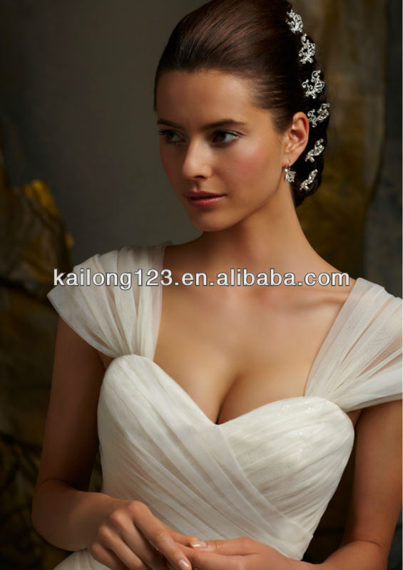 wedding dress covers shoulders