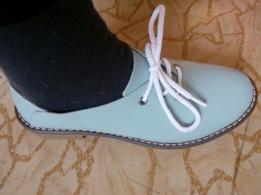 Very nice shoes. Delivery is about 1.5 month. Exellent quality, very soft, natural leather. The same as on the picture. Очень мягкие и удобные, натуральная кожа. Полностью соответствуют описанию продавца. Размерная сетка корректная. Упакованы в пупырку, внутри каждого ботинка воздушный пакет.100% довольна!