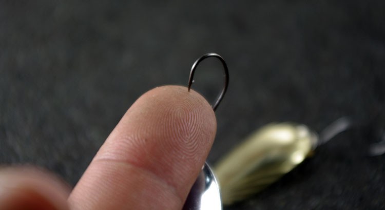 Description Picture 5 of itemFishing Single Hook Spoon Lure Feather Spinner Bait 2 Pieces Lot Sale Shell Jigbait Lures
