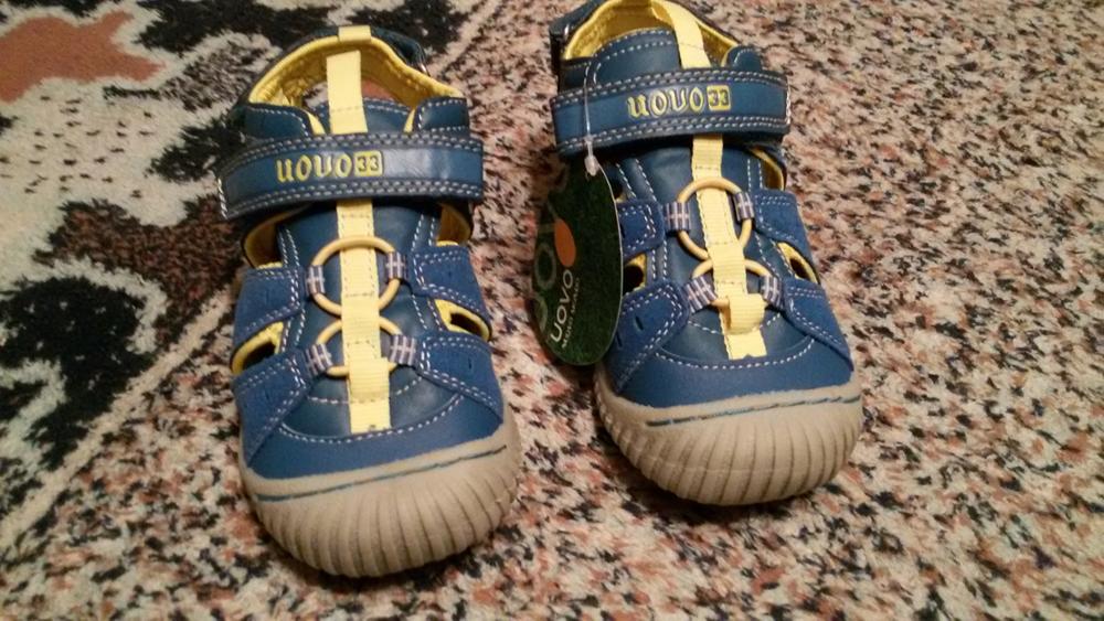 I like this shop, made several orders here. The sandals are good, the size matches. Люблю этот магазин, заказываю не первый раз. Сандалии качественные, мягкие, подошва гибкая. Размер 28 на ногу 27 слегка велик, а значит совпадает с европейским. В сентябре заказывала точно такую же модель, до сих пор выглядит прилично, несмотря на жестокую эксплуатацию в условиях детского сада =). И обувь и продавца очень рекомендую! Доставка - 20 дней до Москвы.