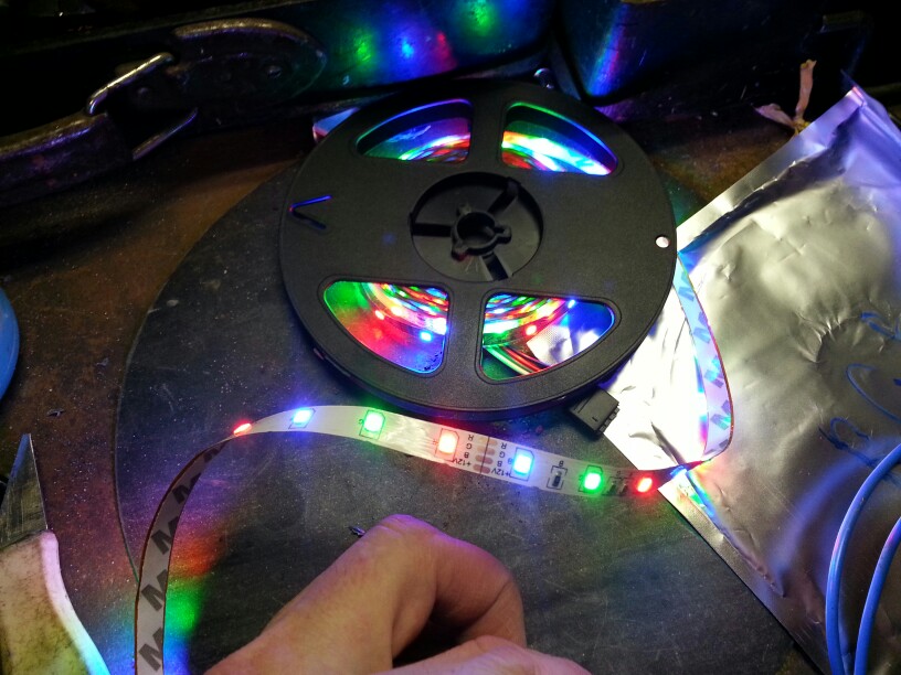 Это не полноценное RGB. Просто разные светодиоды на одной ленте. Не придумал куда применить но товаром доволен.